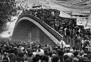 فرو رفتن در دهان نهنگ برای روایت انقلاب/ نظر سیمین دانشور درباره کتاب