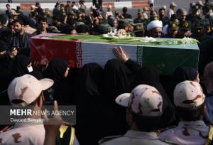 یزد میزبان قهرمانان وطن؛ ورود پیکر مطهر شهدا به فرودگاه شهید صدوقی