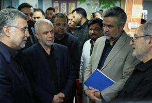 عیادت وزیر بهداشت از بازمانده ۵ ساله خانواده شهید رایان قاسمیان