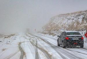 تردد در محورهای غرب کردستان تنها با زنجیرچرخ امکان‌پذیر است