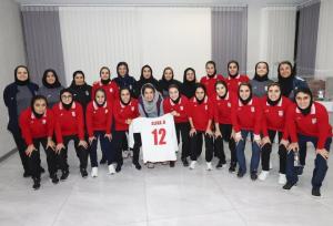 چهره ذوق‌زده بازیگر زن سینما در اردوی تیم ملی