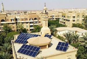 جلیلی: نیروگاه‌های خورشیدی پشت‌بامی در یزد حمایت می‌شوند