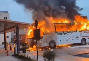 قطع خطوط ارتباطی، باعث سوختن یک اتوبوس مسافربری شد