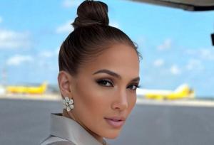 جنیفر لوپز کریسمس را با لباس راحتی جشن گرفت