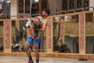 تمرین کشتی‌گیران ایران با یاد و خاطره مرحوم صابر کاظمی + فیلم