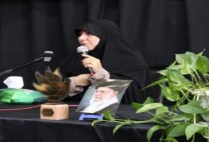 گفتمان مقاومت و فرهنگ ایثار با زبان شعر به نسل های آینده منتقل شود