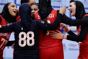 پیروزی والیبال زنان ایران مقابل میزبان