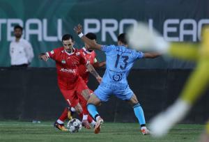 تساوی چادرملو و پرسپولیس در نیمه نخست