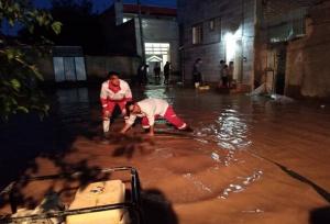 امدادرسانی به ۵ خانوار درگیر سیلاب در ارومیه