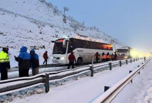 تردد در محورهای کوهستانی صرفا با زنجیر چرخ امکان پذیر است