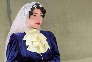 درخشش «نیمتاجِ بامداد خمار» با یک ترنچ‌کت مشکی