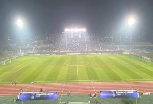 فرار هواداران از بارش شدید باران/ درخواست طرفداران استقلال از ساپینتو