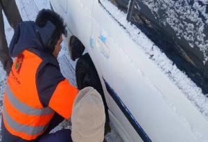 شکری: ۶۱۰ خودروی گرفتار در برف در آذربایجان غربی امدادرسانی شد