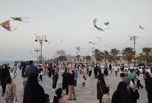پرواز بادبادک‌ها در ساحل بوشهر