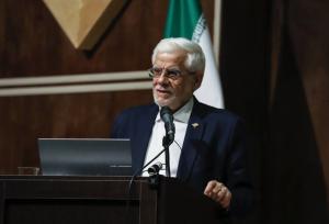 عارف: دانشگاه‌ها باید به نهاد علمی عمومی تبدیل شوند