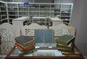 ۳۴۴ نسخه کتاب و سند تاریخی در ارومیه اهدا شد