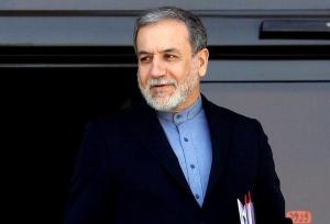 حضور عراقچی در ساختمان تخریب‌شده وزارت خارجه