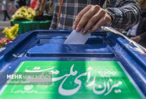 حضور مسوولان شهرستان دهلران در پای صندوق های رای انتخابات