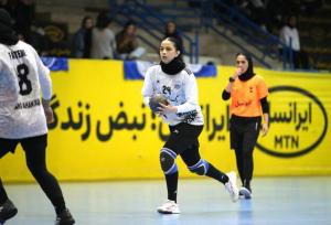 از سرگیری لیگ برتر هندبال زنان بعد از وقفه دوماهه/ سنگ آهن صدرنشین ماند، استقلال باخت