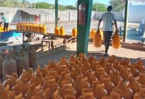 ارسال ۱۰۰ سیلندر گاز و اقلام امدادی به سیل‌زدگان سیریک