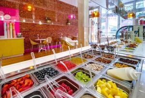 عدم آگاهی یکی از دلایل تعطیلی واحدهای صنفی آبمیوه و بستنی است