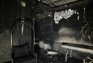 نجات هشت نفر از میان شعله‌های ساختمان اداری در بزرگراه ستاری