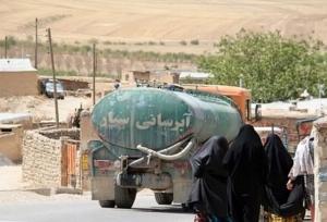 چاه روستای لارک خشک و آبرسانی با تانکر انجام می‌شود