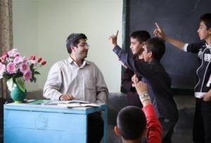 ۱۱۰۰ معلم شاغل و بازنشسته مهدیشهر تجلیل می‌شوند