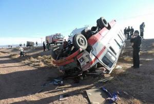 واژگونی مینی‌بوس در جاده اراک به قم ۱۵ مصدوم برجا گذاشت
