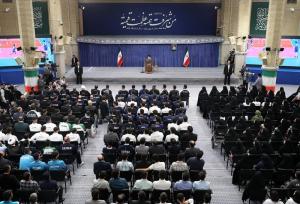 حاشیه‌نگاری تسنیم از دیدار ورزشی‌ها با رهبر انقلاب؛ از سلام نظامی تا انگشتری که به یک ناشنوا رسید
