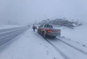 امدادرسانی هلال‌احمر کردستان به ۱۰۰حادثه دیده برف و یخبندان در جاده‌ها