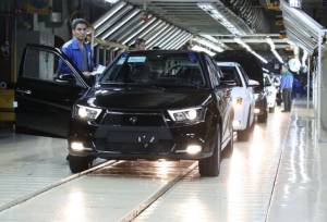 اختلاف بر سر اصلاح قیمت خودرو همچنان ادامه دارد