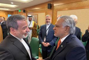 دیدار عراقچی و وزیر خارجه پاکستان در حاشیه اجلاس سازمان همکاری اسلامی