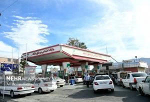 دولت بعد از شناورسازی قیمت بنزین، قاطعانه به سراغ خودروسازها برود