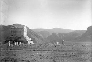 تصویری نایاب از پاسارگاد ۱۰۰ سال پیش، بدون حصار و جاده