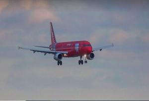 نجات ۴۲۵ سرنشین؛ فرود اضطراری بوئینگ ۷۷۷ در روسیه پس از آتش‌سوزی موتور