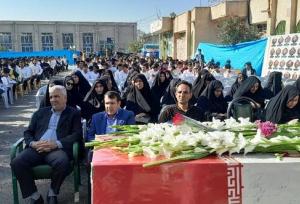 مهمان ۲۲ ساله شرق دجله در میان دانش‌آموزان جیرفتی/ تجدید پیمان نسل امروز با شهدای دانش‌آموز