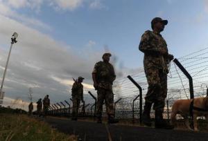 هندوستان در مرز این کشور با بنگلادش حالت آماده‌باش اعلام کرد
