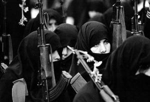 زن انقلابی، الگویی از همت و تلاش در عرصه‌های مختلف