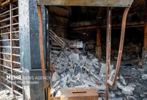 هفت زن، میان آتش