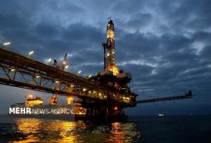 افت قیمت نفت در پی نگرانی از مازاد عرضه و تقویت دلار