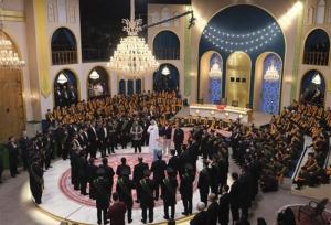 زندانی‌ها پرده‌ها را می‌کشند و «حسینیه معلی» می‌بینند