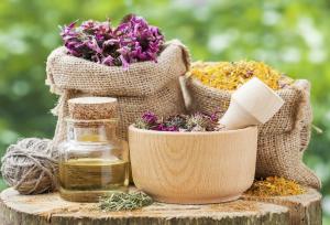 نسخه گیاهی برای ریزش مو؛ آیا واقعاً موثرند؟