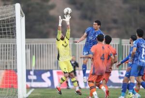 VAR چهره اصلی بازی استقلال و پادیاب/زور دو تیم در ۹۰ دقیقه به هم نرسید