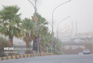 پدیده گرد و غبار شهر قم را فرا گرفت