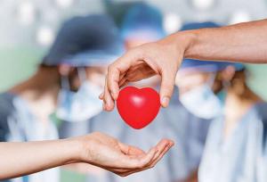 دختر ۱۷ ساله ملایری جان چند بیمار را نجات داد