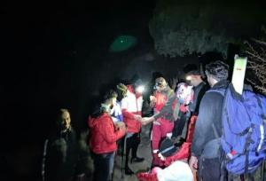 امدادگران البرز در جست‌وجوی ۱۲ نفر گرفتار در کوهستان