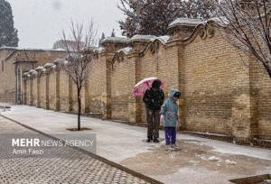برف و باران اصفهان را فرا گرفت؛ کاهش ۲ درجه‌ای دما