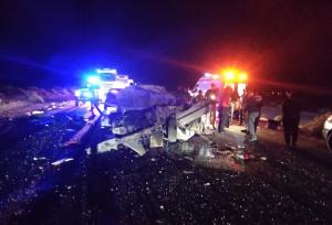 عربپور: سانحه رانندگی در محور سیریز- بافق ۲ کشته و سه زخمی داشت