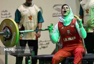 الناز متقیان به مدال نقره پاراوزنه برداری رسید